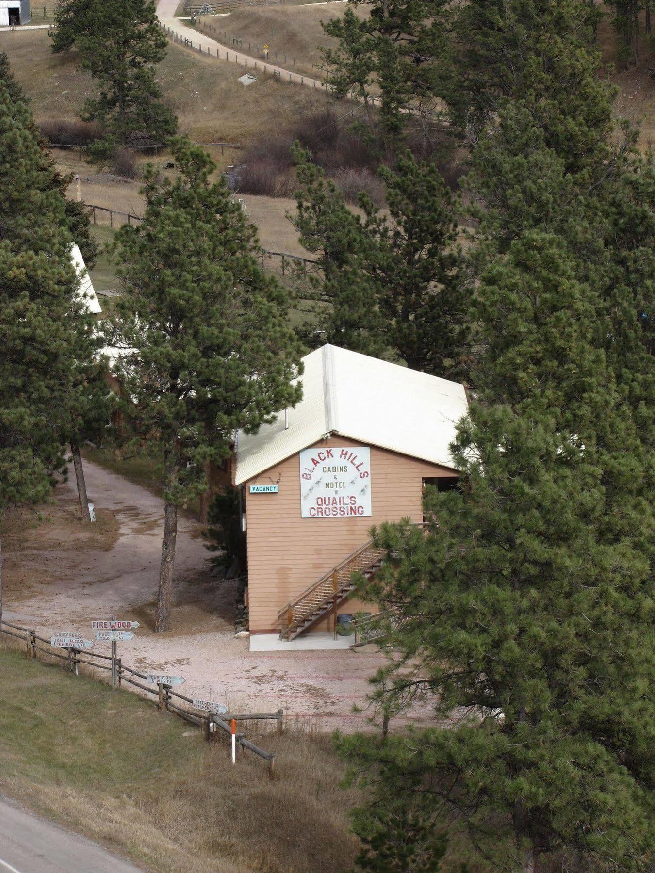 Black Hills Cabins At Quail'S Crossing Hill City Exterior photo